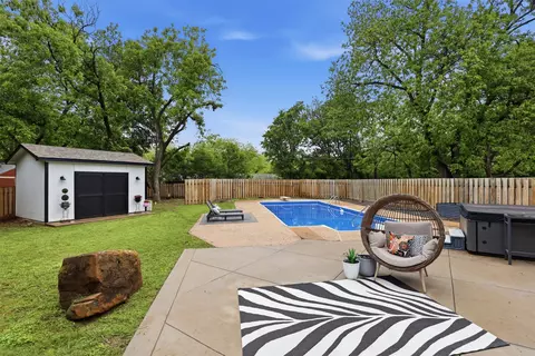 Exterior - 216 Sunset Dr, Cleburne, TX 76033 photo 8 of 10