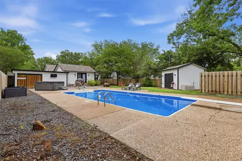 Exterior - 216 Sunset Dr, Cleburne, TX 76033 photo 10 of 10