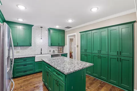 Kitchen - 216 Sunset Dr, Cleburne, TX 76033 photo 1 of 3