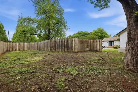 Exterior - 216 Sunset Dr, Cleburne, TX 76033 photo 9 of 10