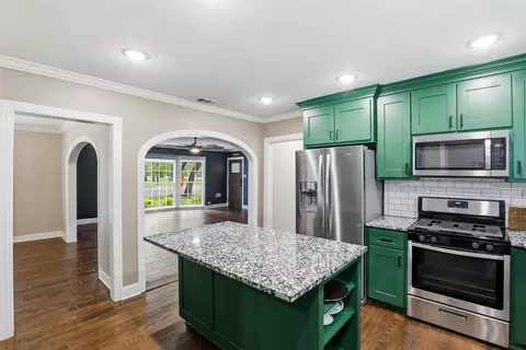 Kitchen - 216 Sunset Dr, Cleburne, TX 76033 photo 2 of 3