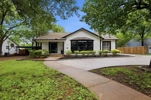 Exterior - 216 Sunset Dr, Cleburne, TX 76033 photo 4 of 10
