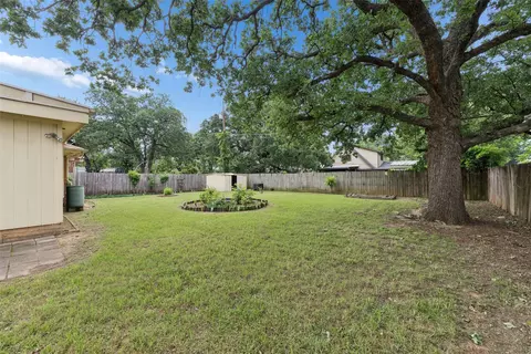 Exterior - 1607 Windlea Dr, Euless, TX 76040 photo 5 of 6
