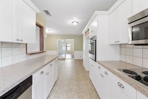 Kitchen - 1607 Windlea Dr, Euless, TX 76040 photo 4 of 4