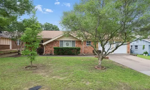 Exterior - 1607 Windlea Dr, Euless, TX 76040 photo 2 of 6