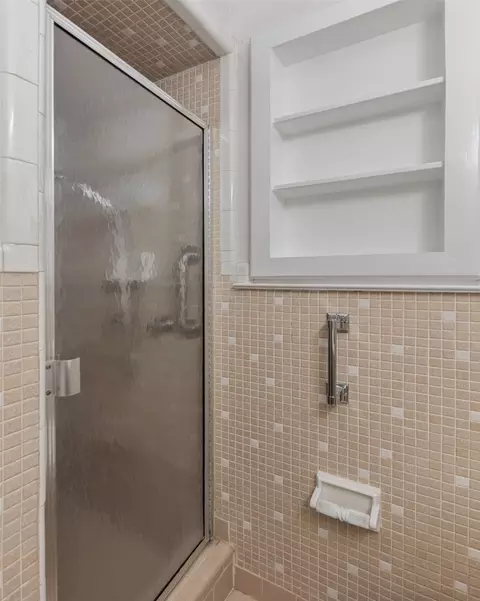 Bath - 1607 Windlea Dr, Euless, TX 76040 photo 1 of 3