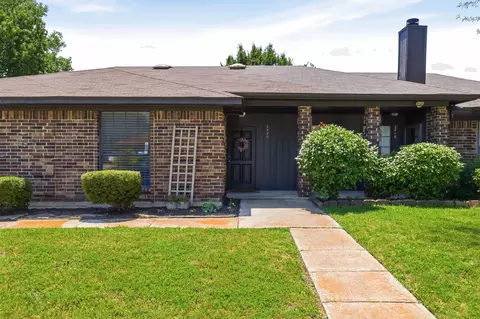 2420 Oakmont Dr, Bedford, TX 76022