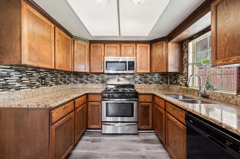 109 Ridgeway Cir, Lewisville, TX 75067
