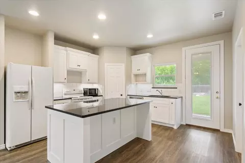 3525 N 24th St, Waco, TX 76708