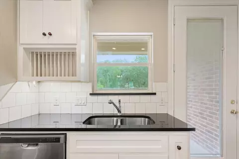 Kitchen - 3525 N 24th St, Waco, TX 76708 photo 4 of 4