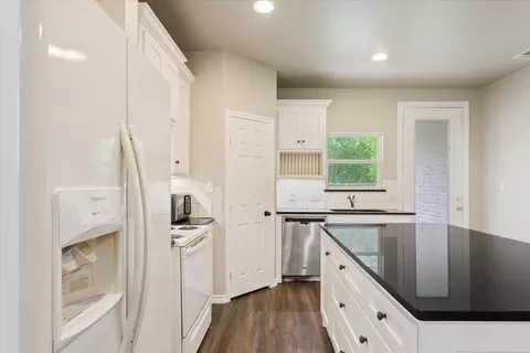 Kitchen - 3525 N 24th St, Waco, TX 76708 photo 3 of 4