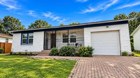 4244 Carol Ave, Fort Worth, TX 76105