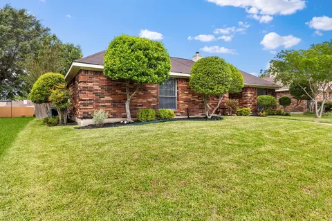 1017 Micarta Dr, Mesquite, TX 75181