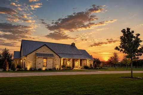 1601 Silverado Dr, Weatherford, TX 76087
