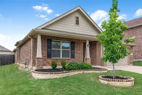 Exterior - 816 Skytop Dr, Haslet, TX 76052 photo 2 of 4