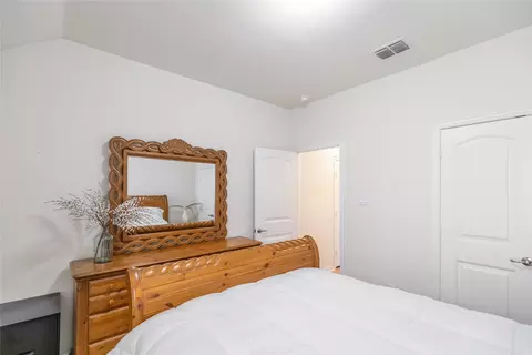 Bedroom - 816 Skytop Dr, Haslet, TX 76052 photo 4 of 7