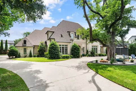 4674 College Park Dr, Dallas, TX 75229