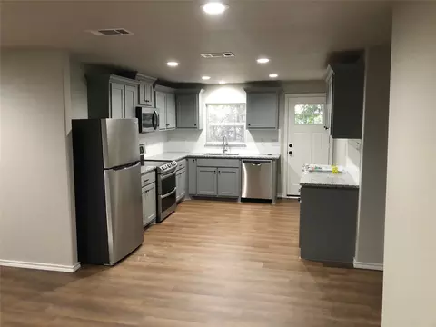 709 W Live Oak St, Alvord, TX 76225