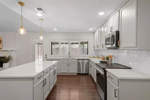 Kitchen - 4224 Crestover Dr, Mesquite, TX 75150 photo 3 of 5