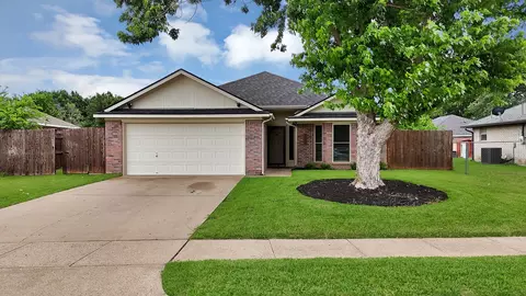 1151 Darren Dr, Burleson, TX 76028