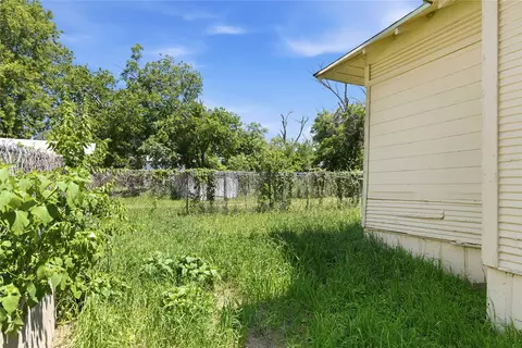 Exterior - 102 E Fitzgerald St, Bangs, TX 76823 photo 8 of 10