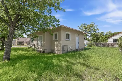 Exterior - 102 E Fitzgerald St, Bangs, TX 76823 photo 6 of 10