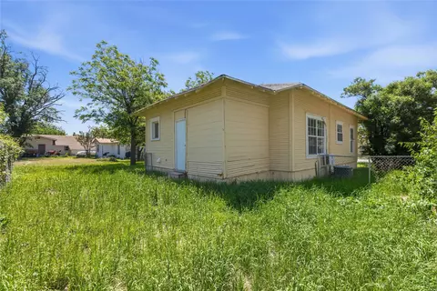 Exterior - 102 E Fitzgerald St, Bangs, TX 76823 photo 7 of 10