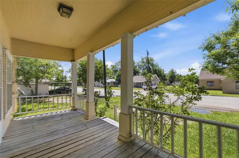 Exterior - 102 E Fitzgerald St, Bangs, TX 76823 photo 4 of 10