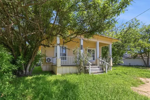 Exterior - 102 E Fitzgerald St, Bangs, TX 76823 photo 9 of 10