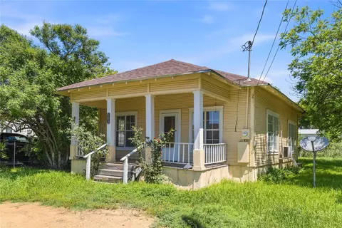 102 E Fitzgerald St, Bangs, TX 76823