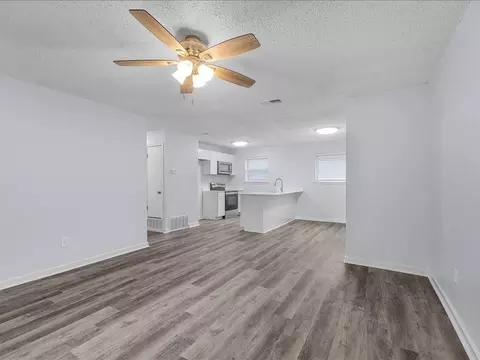 Living - 303 Mansfield Rd, Cleburne, TX 76031 photo 3 of 5