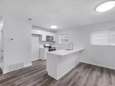 Kitchen - 303 Mansfield Rd, Cleburne, TX 76031 photo 2 of 4