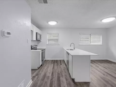 Kitchen - 303 Mansfield Rd, Cleburne, TX 76031 photo 4 of 4