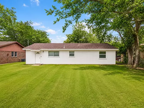 Exterior - 303 Mansfield Rd, Cleburne, TX 76031 photo 2 of 4