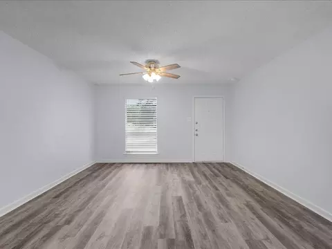 Living - 303 Mansfield Rd, Cleburne, TX 76031 photo 2 of 5