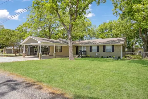 470 W Marshall St, Van Alstyne, TX 75495