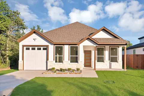5805 Barkridge Dr, Granbury, TX 76048