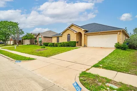 1028 Cedar Ridge Ln, Burleson, TX 76028