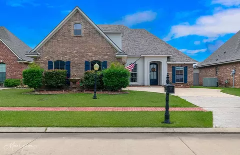 793 Dumaine Dr, Bossier City, LA 71111