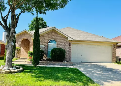 8309 Bowspirit Ln, Hurst, TX 76053