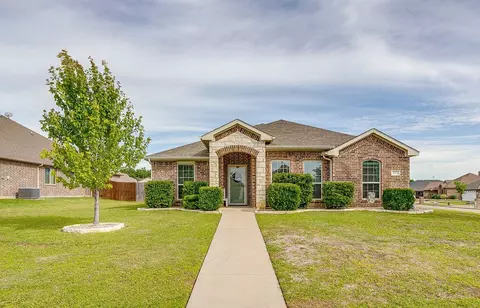 811 Carmen Ana Ave, Grandview, TX 76050