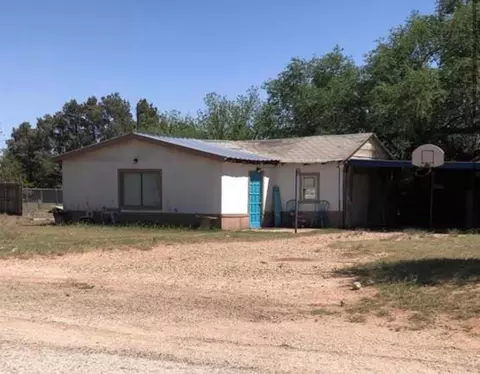1213 S 2nd St, Tahoka, TX 79373