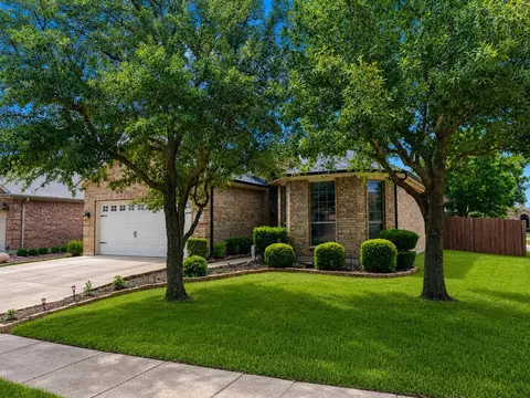 2612 Twinflower Dr, Fort Worth, TX 76244