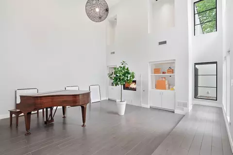 9123 Valley Chapel Ln, Dallas, TX 75220