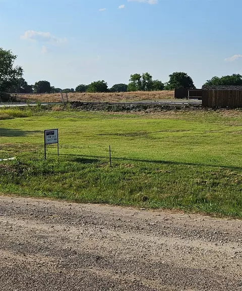 512 W Cedar St, Gunter, TX 75058