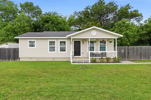 258 Spring Valley Cir, Azle, TX 76020