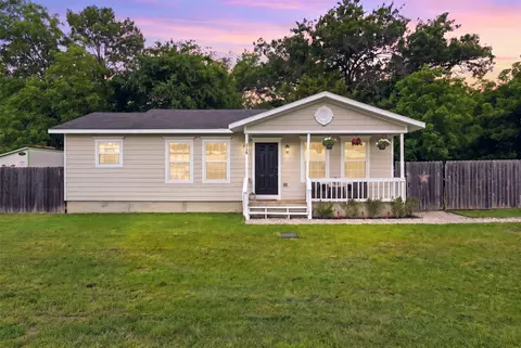 258 Spring Valley Cir, Azle, TX 76020