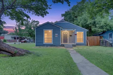 8752 Woodcastle Dr, Dallas, TX 75217
