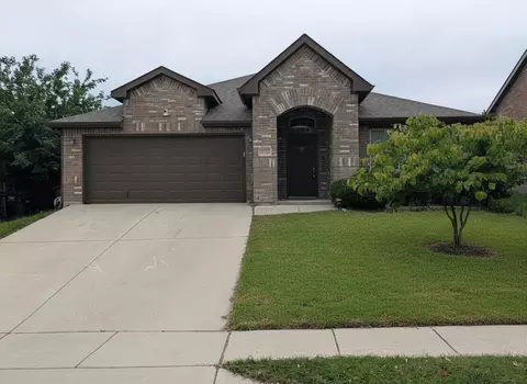 9921 Osprey Dr, Fort Worth, TX 76108