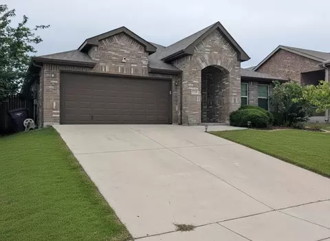 9921 Osprey Dr, Fort Worth, TX 76108